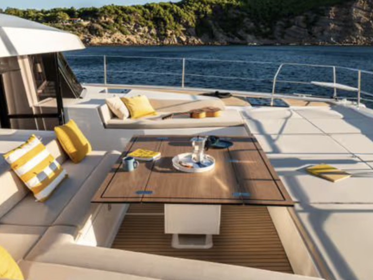 Hire a 15 BALI 5.8 Port Cogolin