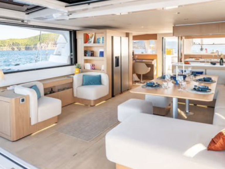 Yacht hire Port Cogolin cheap BALI 5.8