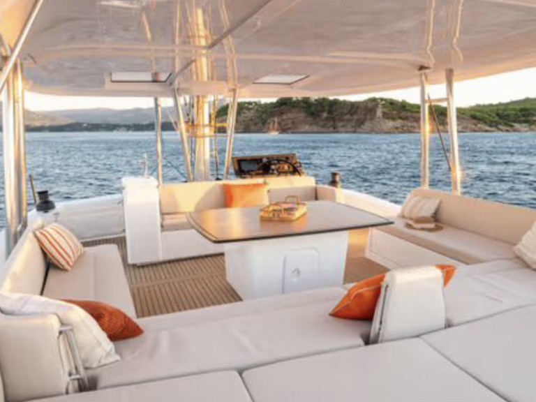 Charter a 15 BALI 5.8 in Port Cogolin on Samboat