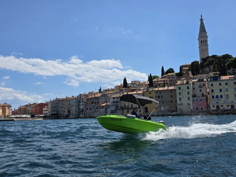 Hire Motorboat ROTO with a boat licence