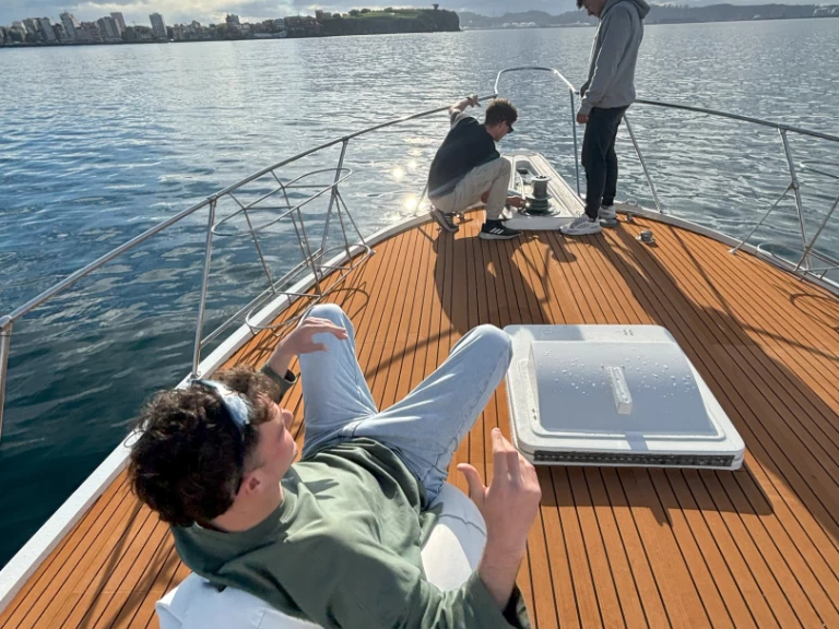 Hatteras Hatteras 46 convertible charter bareboat or skippered in  Gijón