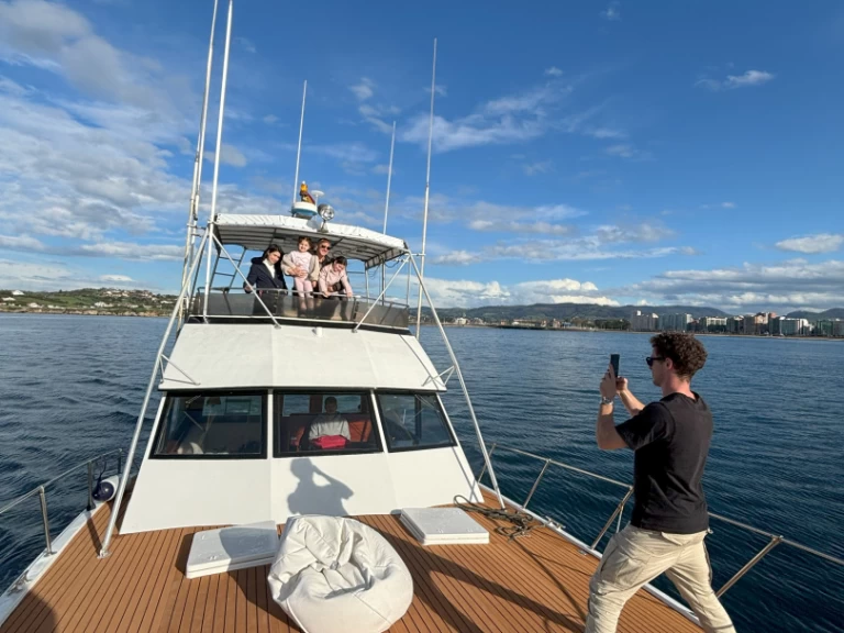 Yacht charter Gijón - Hatteras Hatteras 46 convertible on SamBoat