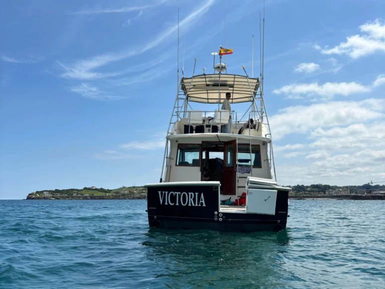 Yacht hire Gijón cheap Hatteras 46 convertible