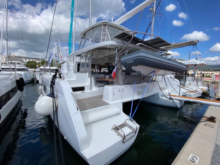 Catamaran hire in Hyères - Lagoon Lagoon 46