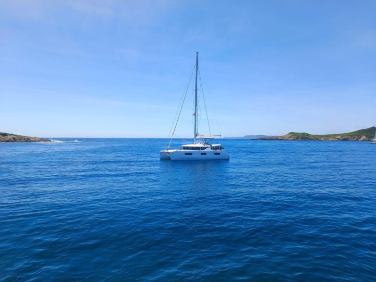 Hire Catamaran with or without skipper Lagoon Hyères