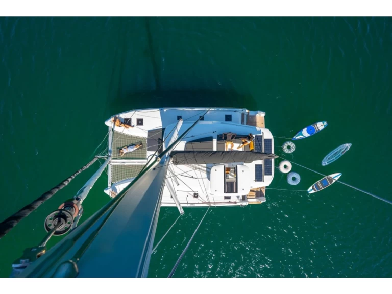 Yacht charter Hyères - Lagoon Lagoon 43  on SamBoat