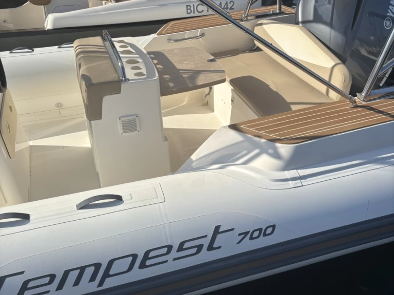 Yacht hire Porto-Vecchio cheap Capelli 700