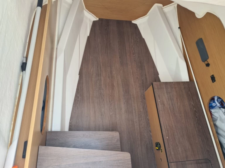 Hire a Bénéteau Flyer 8 SPACEdeck Les Sables-d'Olonne