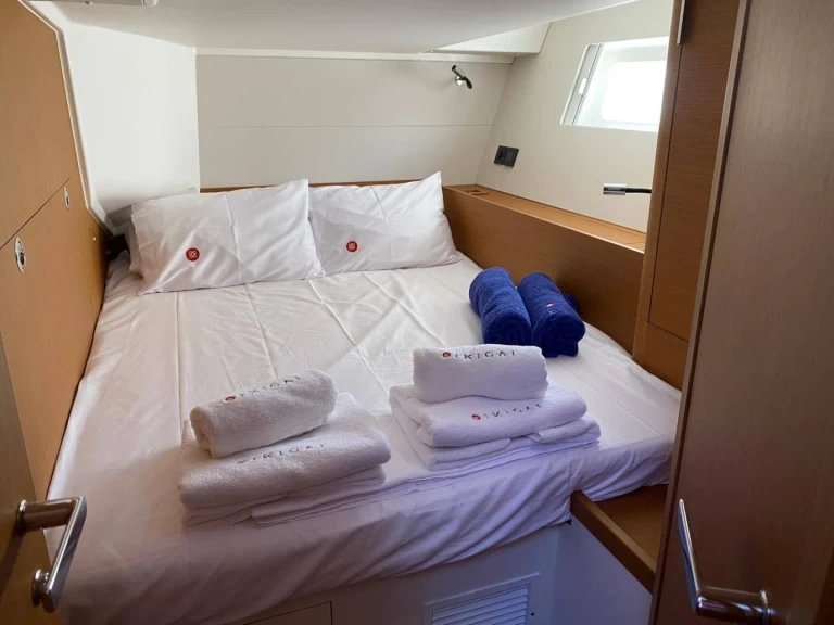 Charter a Bénéteau First 53 in Lávrio on Samboat