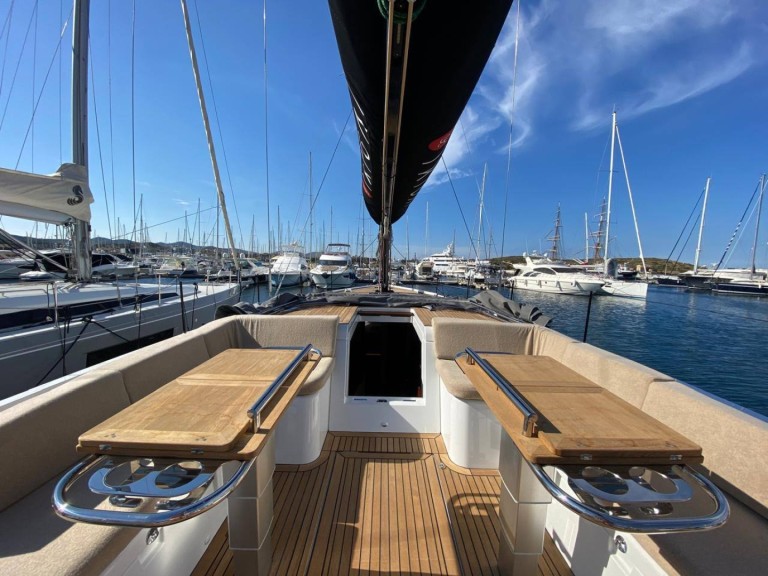 Hire Sailboat Bénéteau with a boat licence