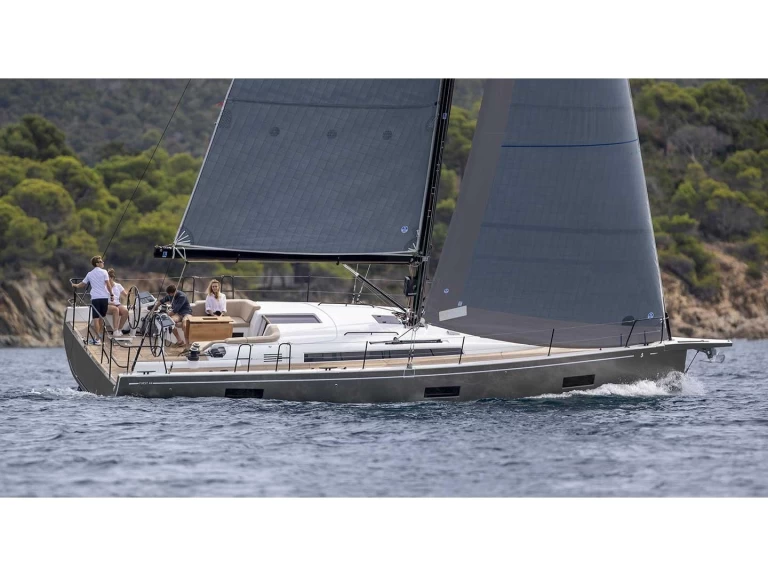 Sailboat to hire Lávrio at the best price