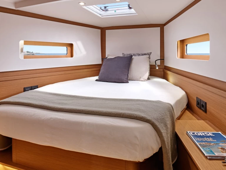 Hire a Bénéteau First 44 Lávrio