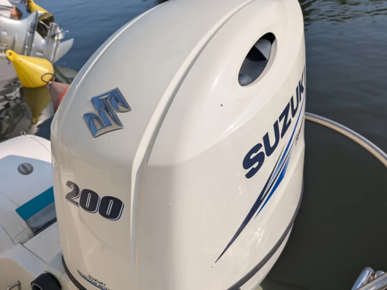 Hire a Joker Boat Wide 700 Hyères