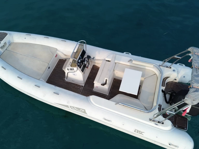 Hire RIB Bsc with a boat licence