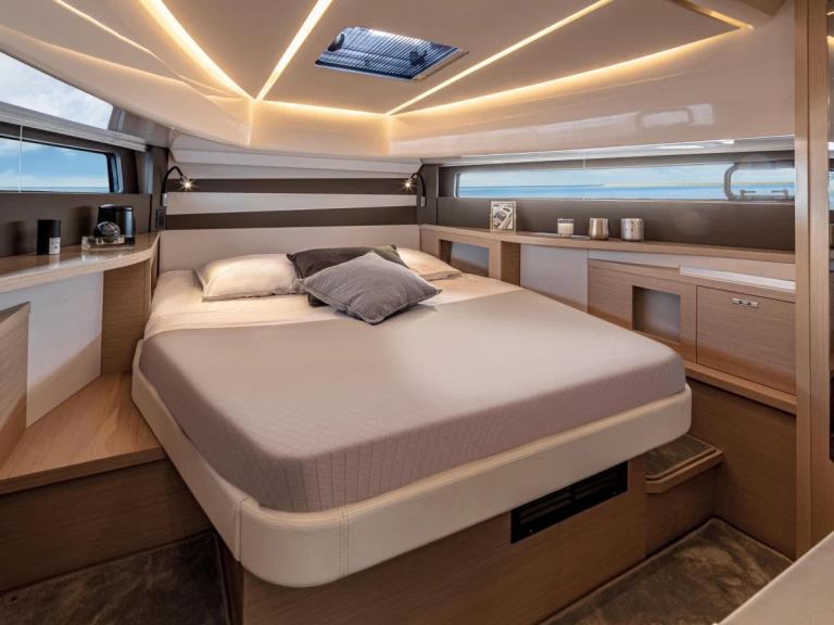 Motorboat to hire Hyères at the best price