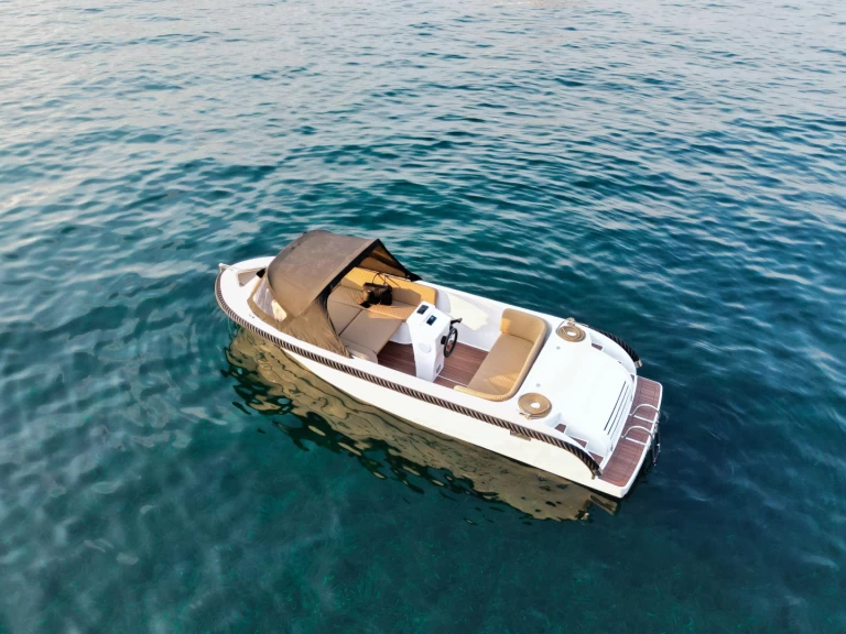Charter a BRB 555 in Mandelieu-la-Napoule on Samboat
