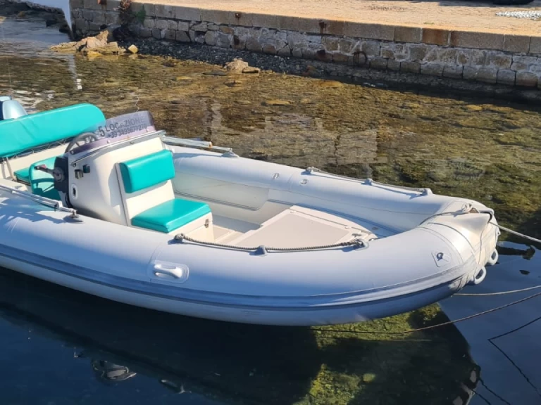 Hire a MV Marine 520 Comfort Stintino