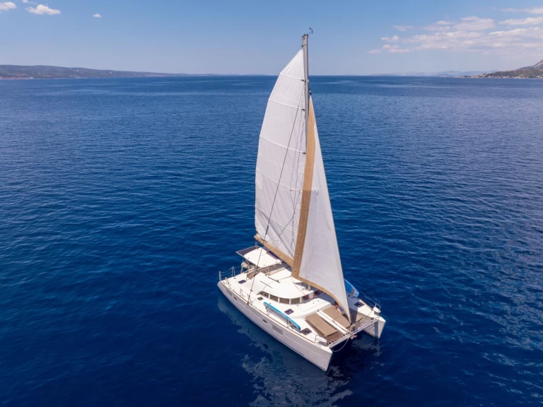 Yacht charter Omiš - Lagoon Lagoon 380 S2 on SamBoat