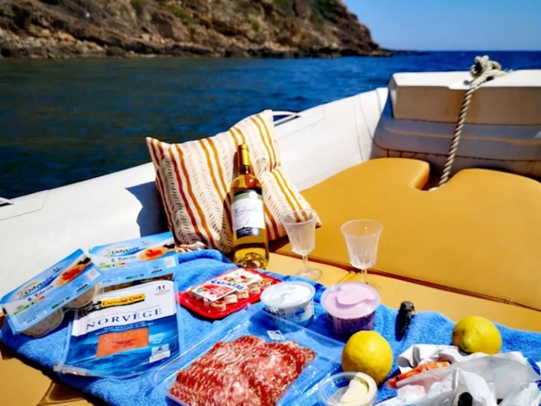 Yacht hire Toulon Ferry Port cheap Sport 19 GT