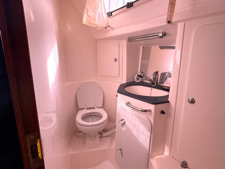 Charter a Bavaria Bavaria 38 in Sanremo on Samboat