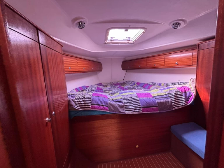 Hire Sailboat Bavaria with a boat licence