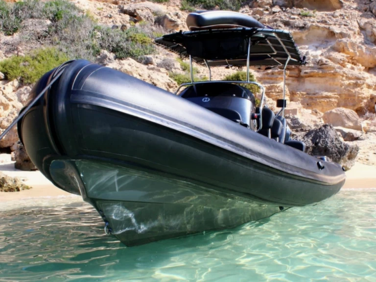 Hire RIB Humber with a boat licence