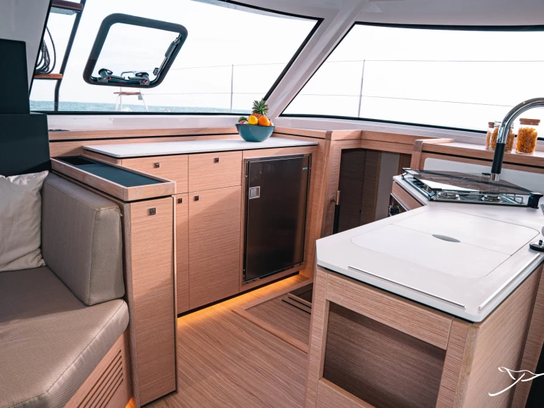 Yacht hire Cogolin cheap Nautitech 40 Open 