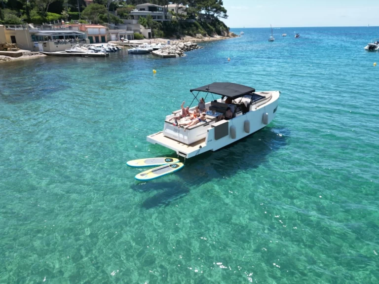 Hire Motorboat De Antonio Yacht with a boat licence