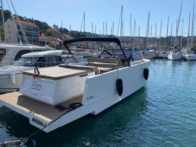 Hire a De Antonio Yacht D33 Cruiser Bandol
