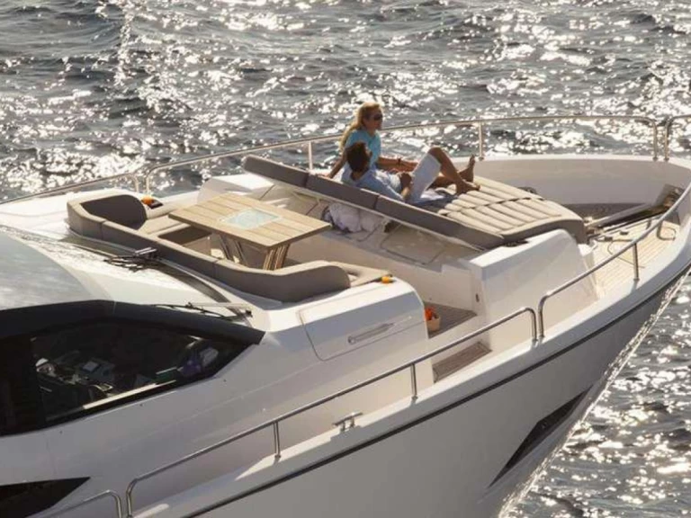 Yacht charter Palma de Mallorca - Sunseeker Yacht 86 on SamBoat