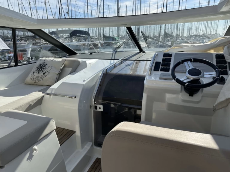 Charter a Jeanneau Leader 40 Open in Port Leucate on Samboat
