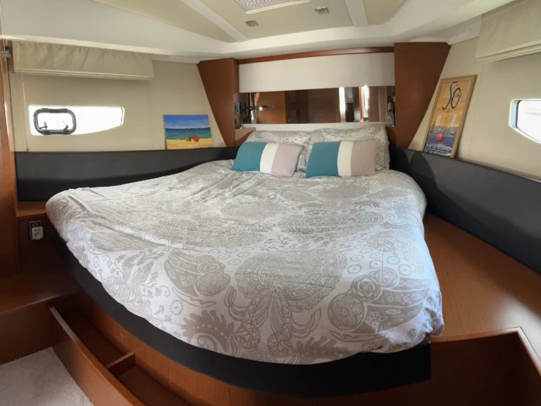 Hire Motorboat with or without skipper Jeanneau Port Leucate