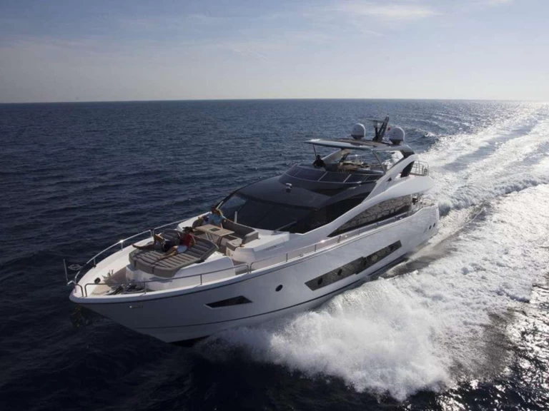 Yacht charter Ibiza Town - Vanquish 82 on SamBoat