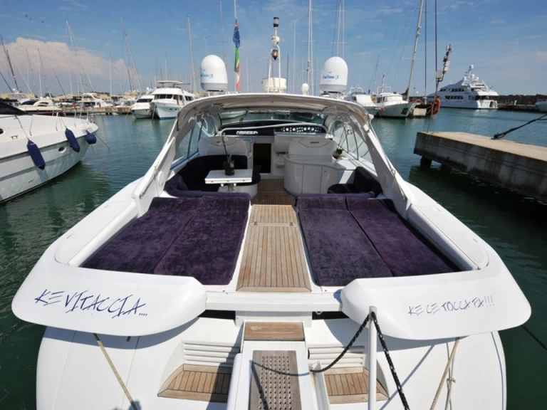 Charter a Pershing Pershing 54 in Poltu Quatu on Samboat