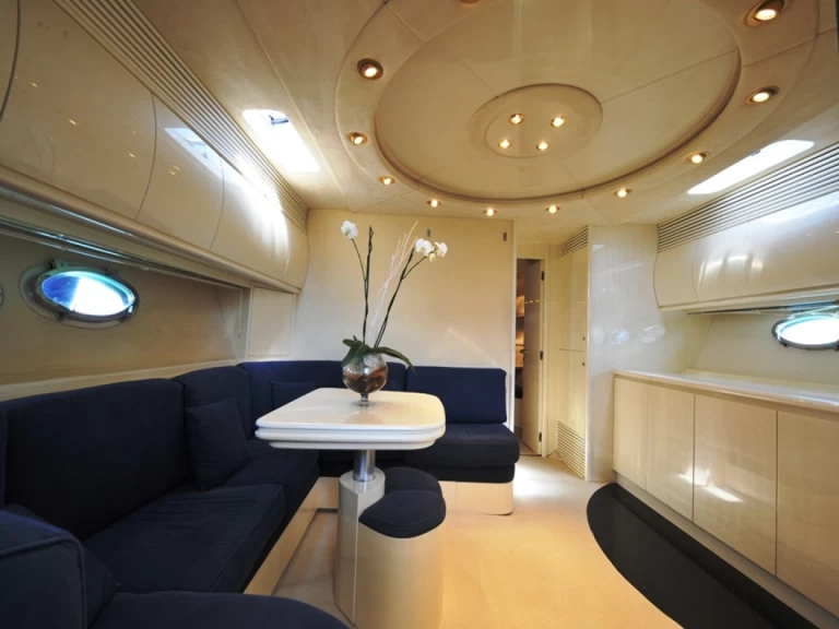 Motorboat to hire Poltu Quatu at the best price