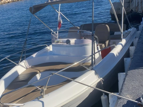 Hire Motorboat with or without skipper B2 Marine Marseille