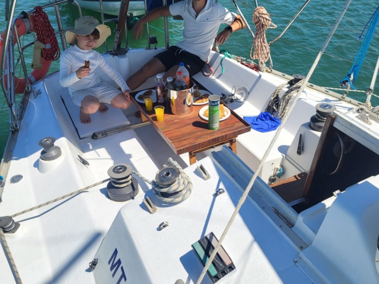 Charter a Sigma-Yachts SIGMA 33 in Ferragudo on Samboat