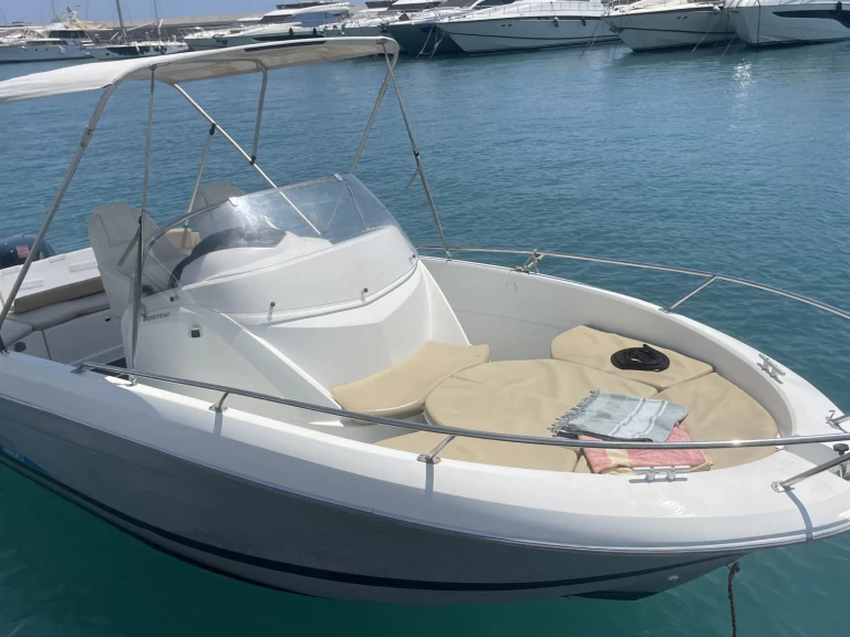 Hire a Bénéteau Flyer 650 Open Nice