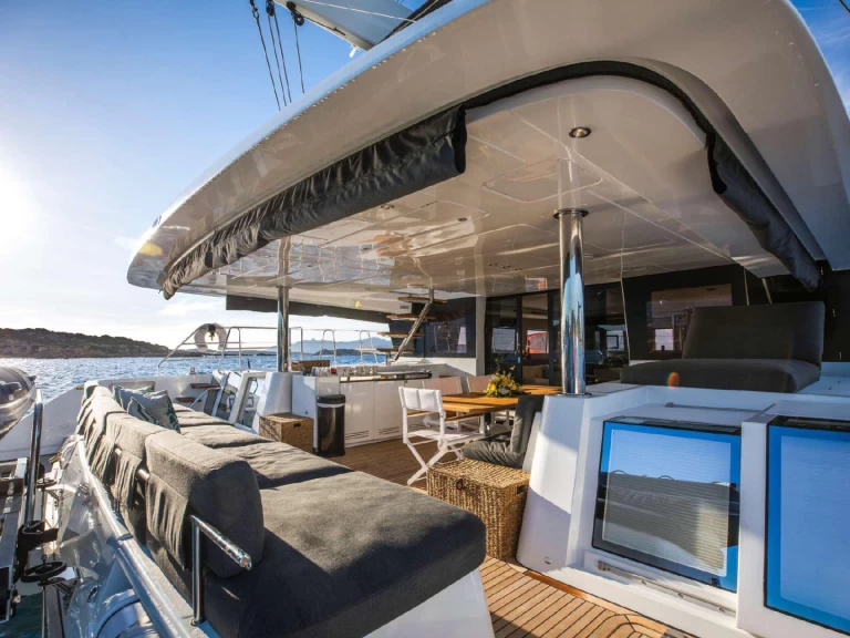 Catamaran hire in Ibiza Town - Lagoon Lagoon 620