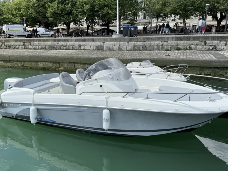 Motorboat to hire La Rochelle at the best price