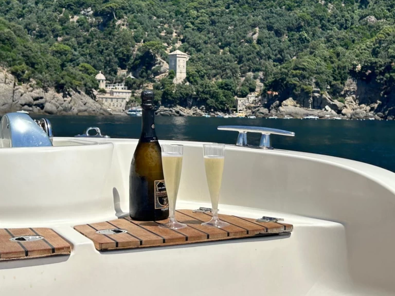 Hire RIB Italiamarine with a boat licence