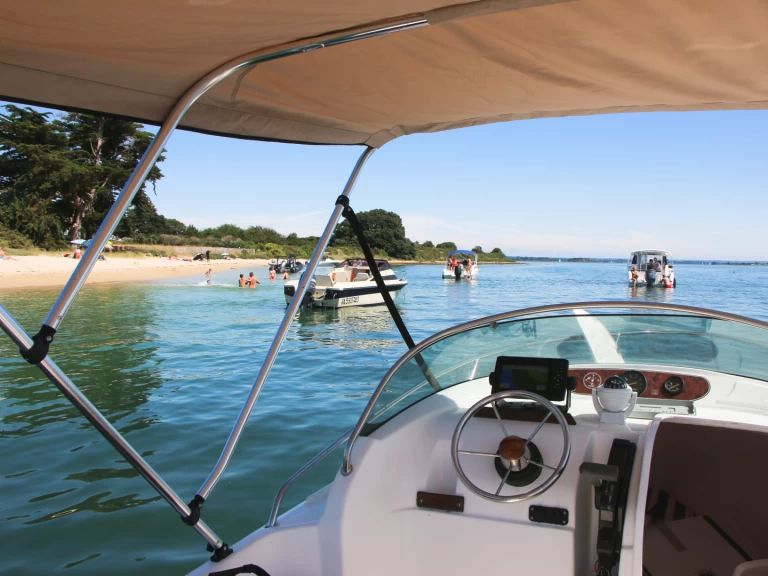Charter a B2 Marine Cap Ferret 452 Cabin Cruiser in Arzon on Samboat