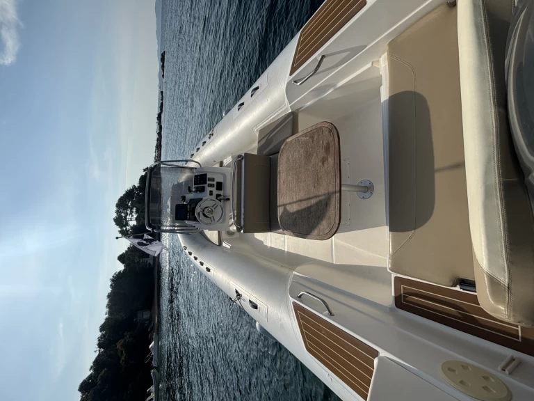 Yacht charter Ajaccio - Capelli Tempest 770 on SamBoat