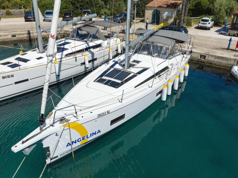 Hire a Bénéteau Oceanis 51.1 Primošten