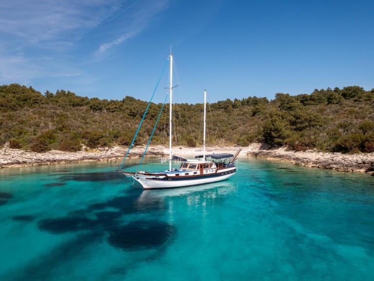 Charter a Unknown Hera in Split on Samboat