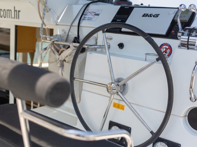 Yacht hire Punat cheap Lagoon 39