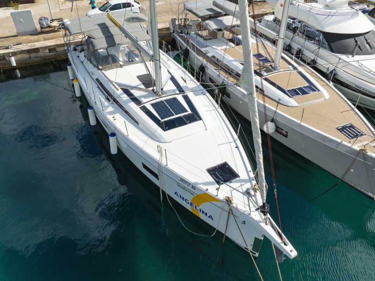 Sailboat hire in Primošten - Bénéteau Oceanis 51.1