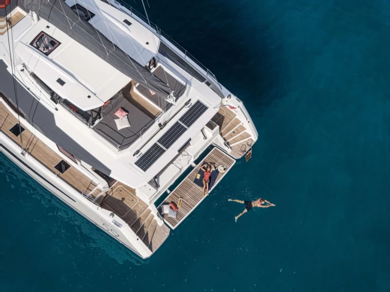 Luxury Yacht to hire Alimos at the best price