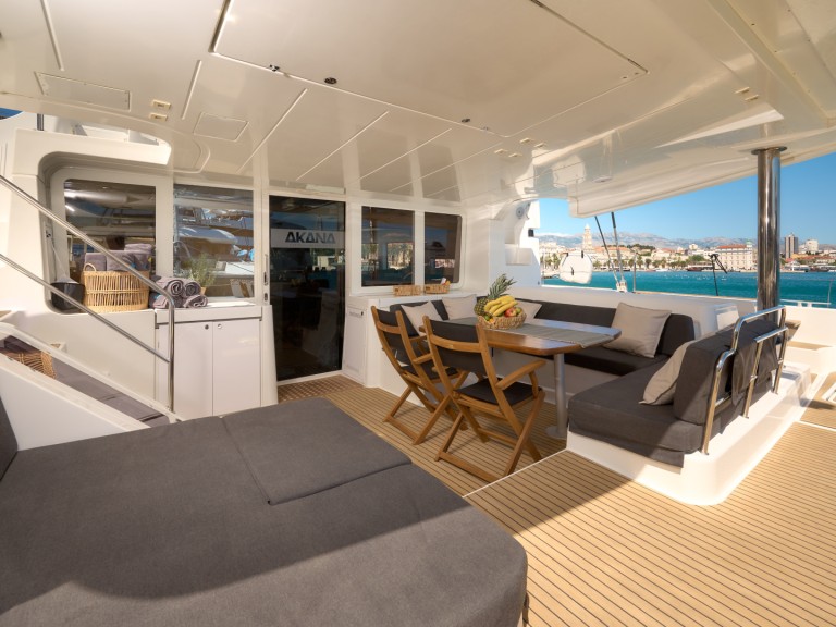 Hire Catamaran Lagoon with a boat licence