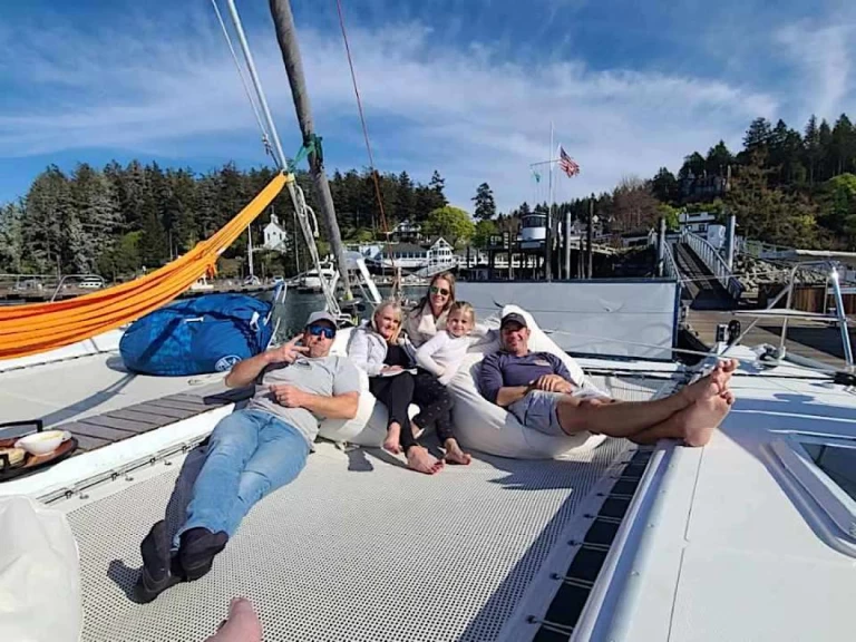 Hire Luxury Yacht Lagoon with a boat licence